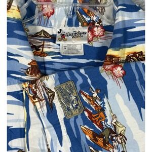 Walt Disney World Hawaiian Shirt Tropical Island  Vacation surf‎  M